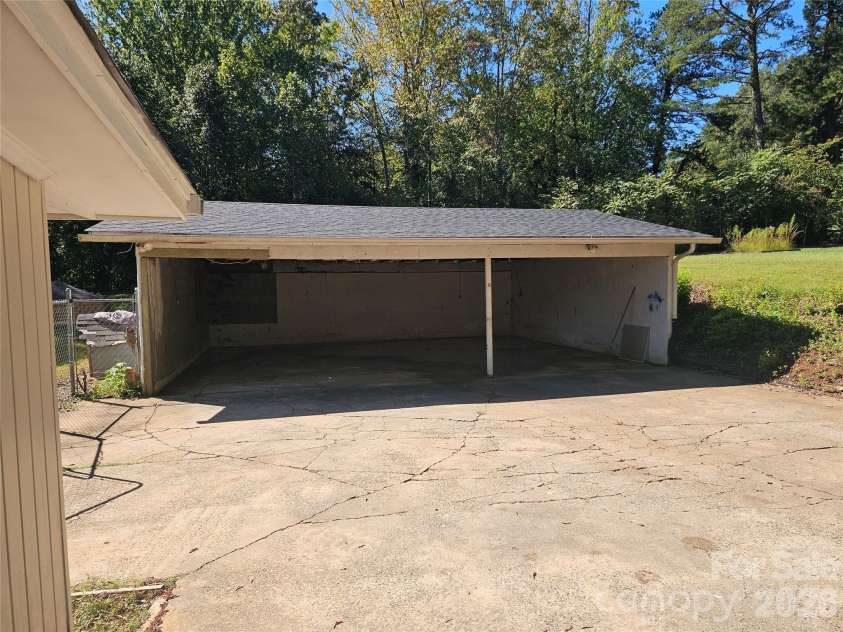 2782 West View Street, Hickory, NC 28601.  MLS# CAR4428982, YatesRealty ID 53390. 3 car garage (no garage doors)