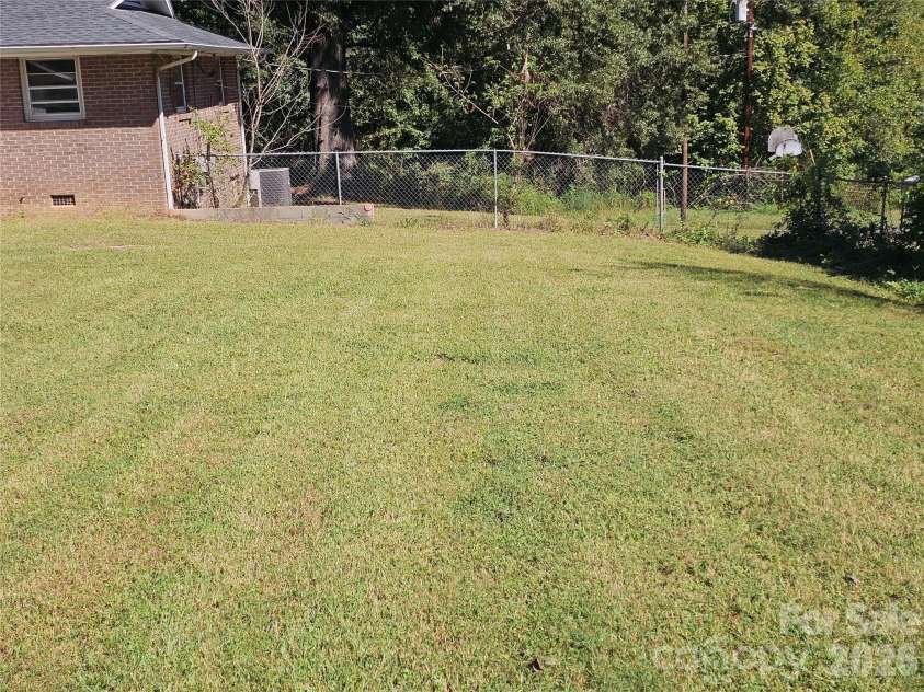 2782 West View Street, Hickory, NC 28601.  MLS# CAR4428982, YatesRealty ID 53390. 