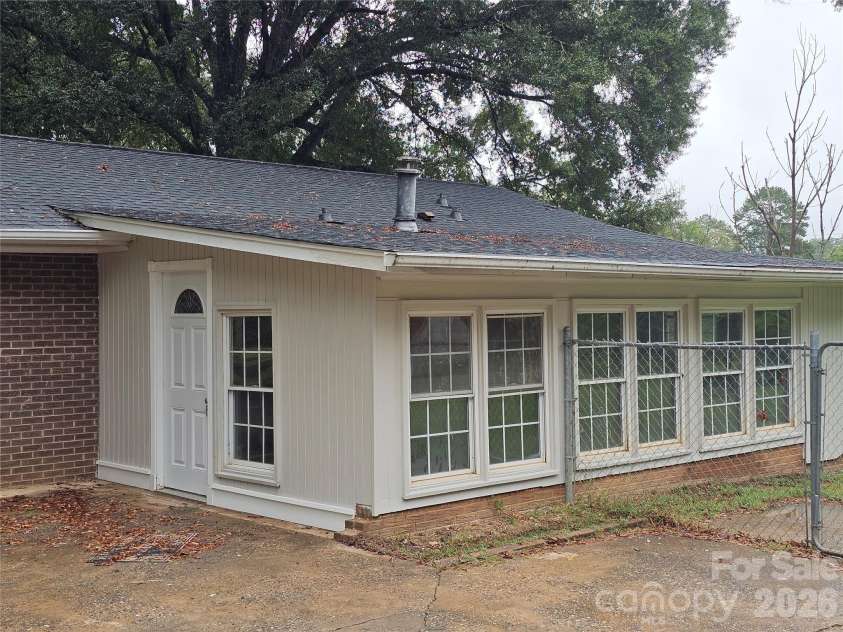2782 West View Street, Hickory, NC 28601.  MLS# CAR4428982, YatesRealty ID 53390. 