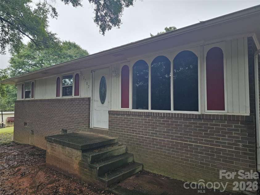 2782 West View Street, Hickory, NC 28601.  MLS# CAR4428982, YatesRealty ID 53390. 
