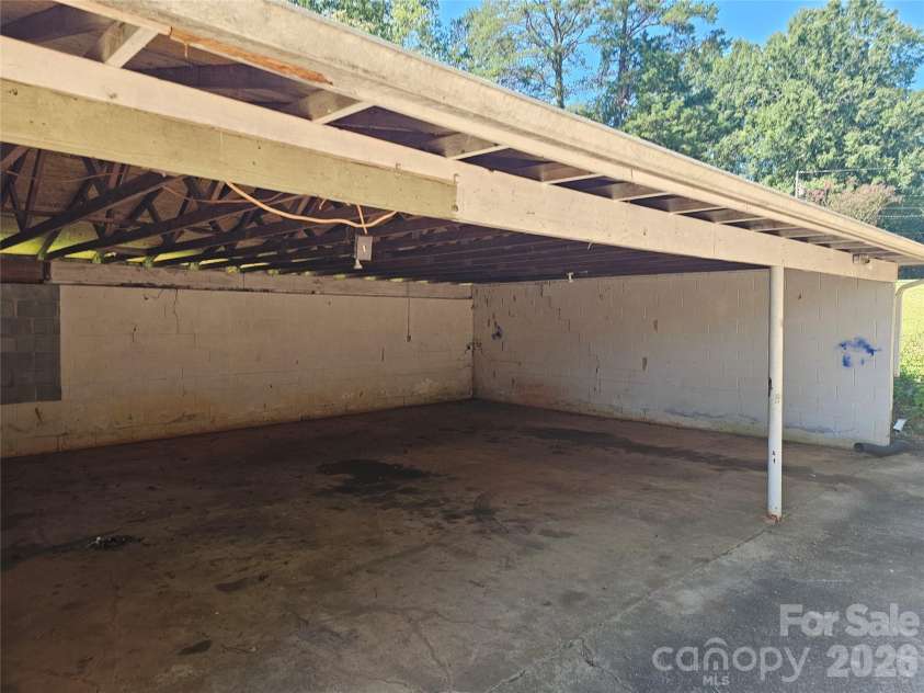 2782 West View Street, Hickory, NC 28601.  MLS# CAR4428982, YatesRealty ID 53390. 