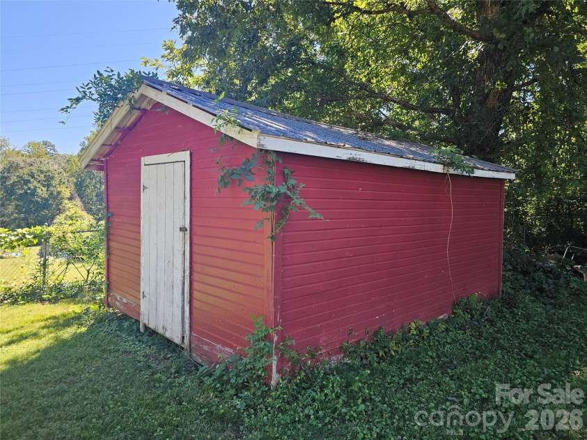 2782 West View Street, Hickory, NC 28601.  MLS# CAR4428982, YatesRealty ID 53390. Large storage building in fenced back yard