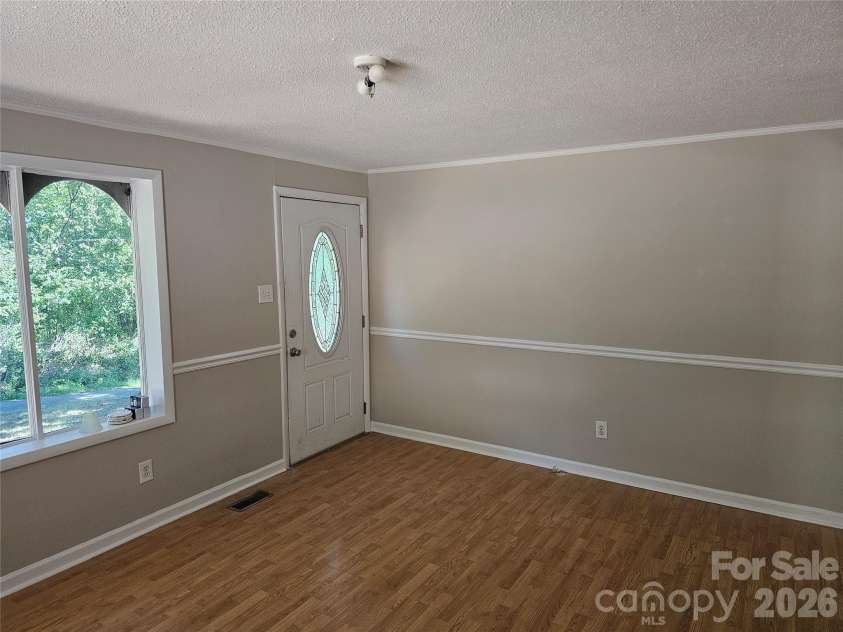 2782 West View Street, Hickory, NC 28601.  MLS# CAR4428982, YatesRealty ID 53390. Living Room