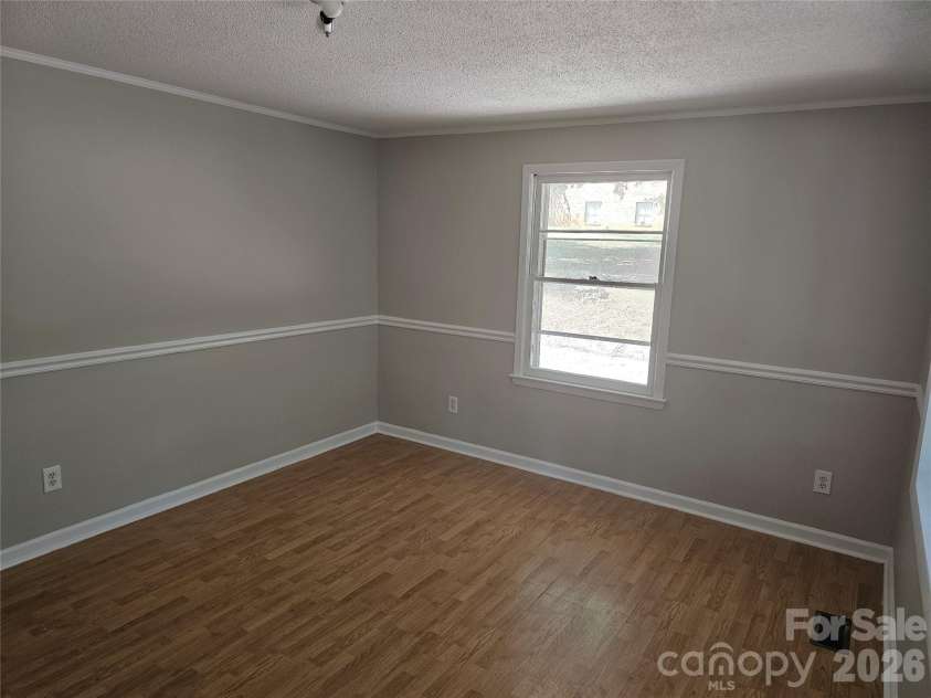 2782 West View Street, Hickory, NC 28601.  MLS# CAR4428982, YatesRealty ID 53390. Living Room