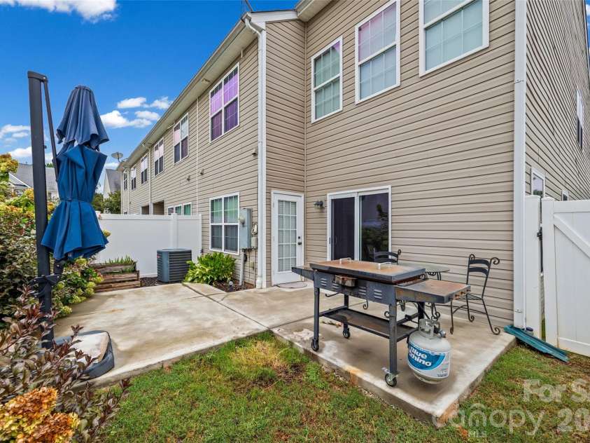 341 Sandy Spring Lane, Lake Wylie, SC 29710.  MLS# CAR4428565, YatesRealty ID 53391. Rear yard