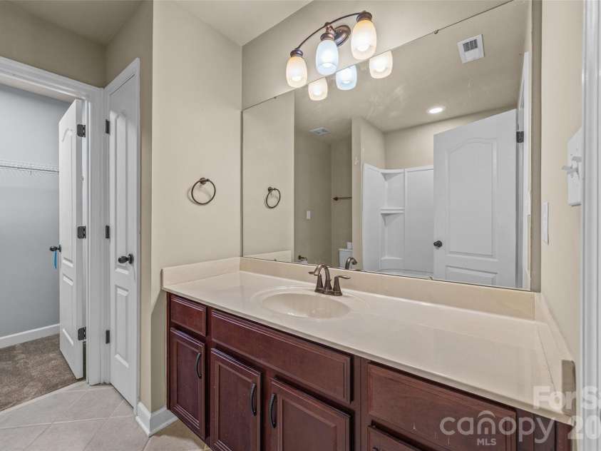 341 Sandy Spring Lane, Lake Wylie, SC 29710.  MLS# CAR4428565, YatesRealty ID 53391. Upper primary bath