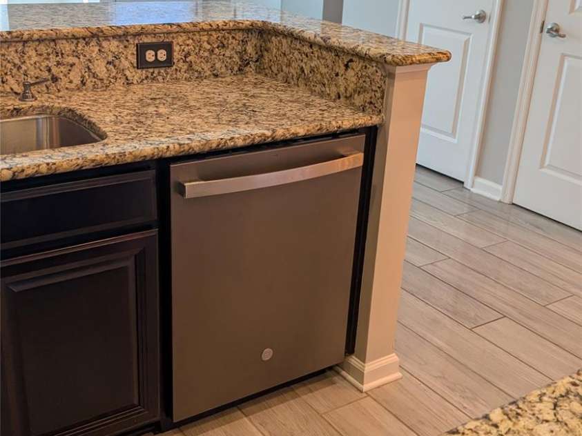 1645 Fleetwood Drive, Charlotte, NC 28208.  MLS# CAR4428546, YatesRealty ID 53392. Dishwasher