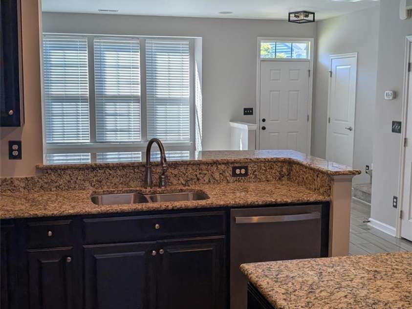 1645 Fleetwood Drive, Charlotte, NC 28208.  MLS# CAR4428546, YatesRealty ID 53392. Kitchen Countertops