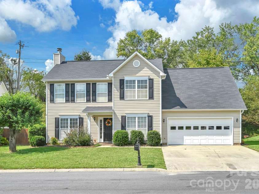 21 Sunberry Trail, Fletcher, NC 28732.  MLS# CAR4428651, YatesRealty ID 53395. 