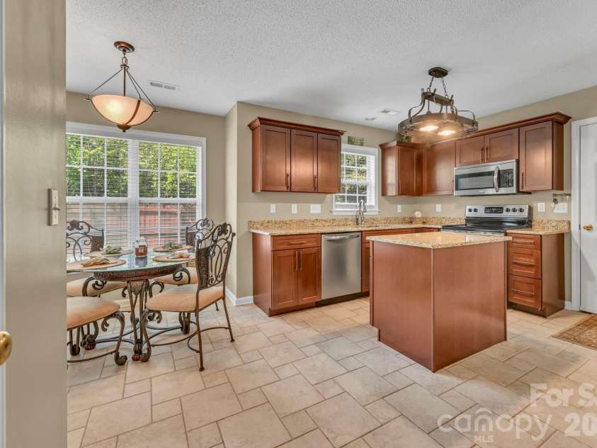 21 Sunberry Trail, Fletcher, NC 28732.  MLS# CAR4428651, YatesRealty ID 53395. 