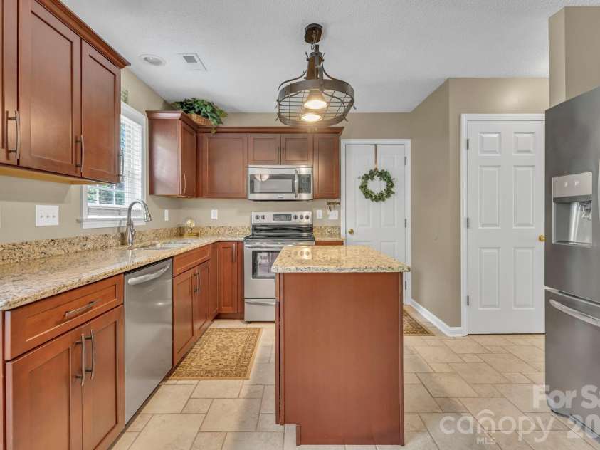 21 Sunberry Trail, Fletcher, NC 28732.  MLS# CAR4428651, YatesRealty ID 53395. 