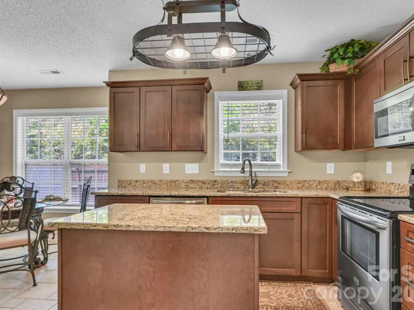21 Sunberry Trail, Fletcher, NC 28732.  MLS# CAR4428651, YatesRealty ID 53395. 