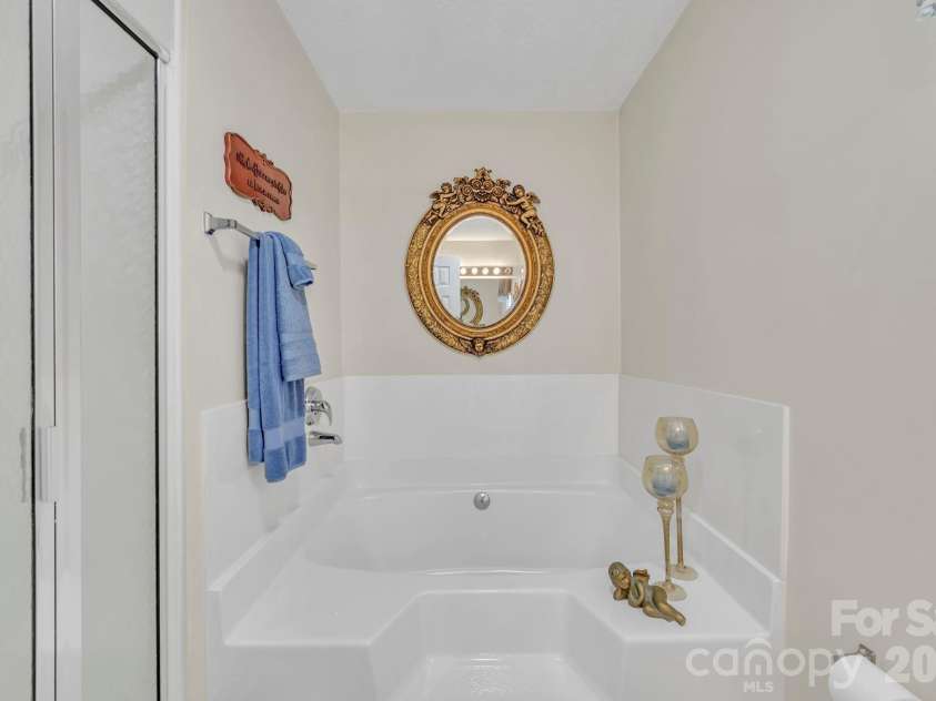21 Sunberry Trail, Fletcher, NC 28732.  MLS# CAR4428651, YatesRealty ID 53395. 