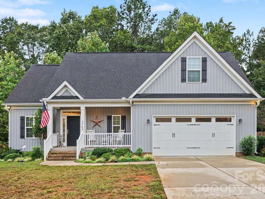 3743 Travertine Drive, Lancaster, SC 29720.  MLS# CAR4426417, YatesRealty ID 53396. Elbow Room