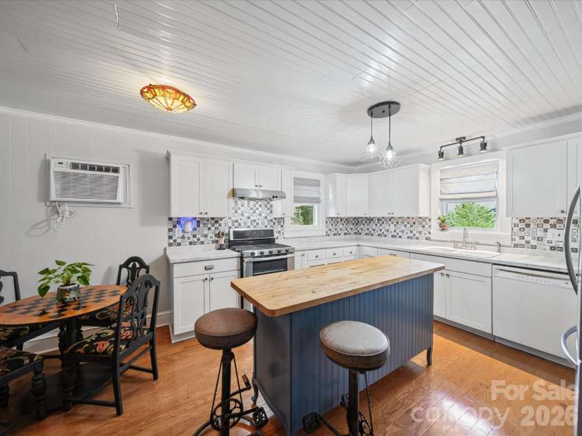 226 Ellis Street, Salisbury, NC 28144.  MLS# CAR4428996, YatesRealty ID 53399. 
