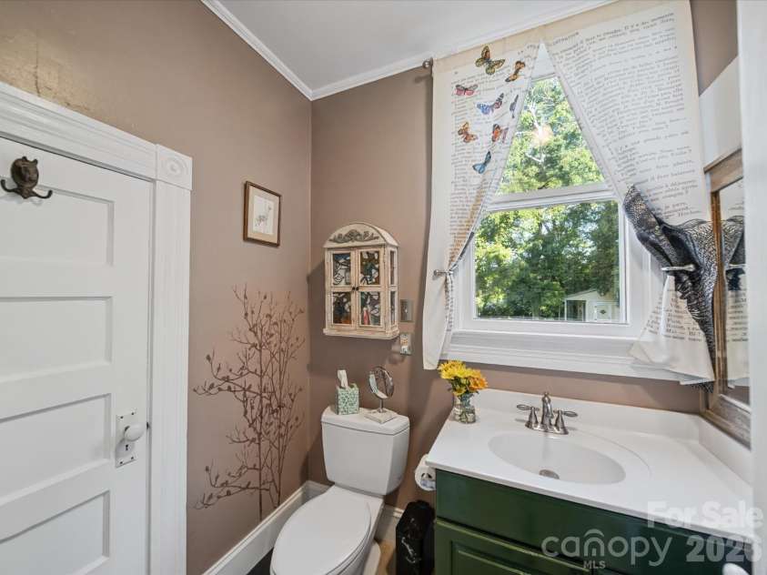 226 Ellis Street, Salisbury, NC 28144.  MLS# CAR4428996, YatesRealty ID 53399. 