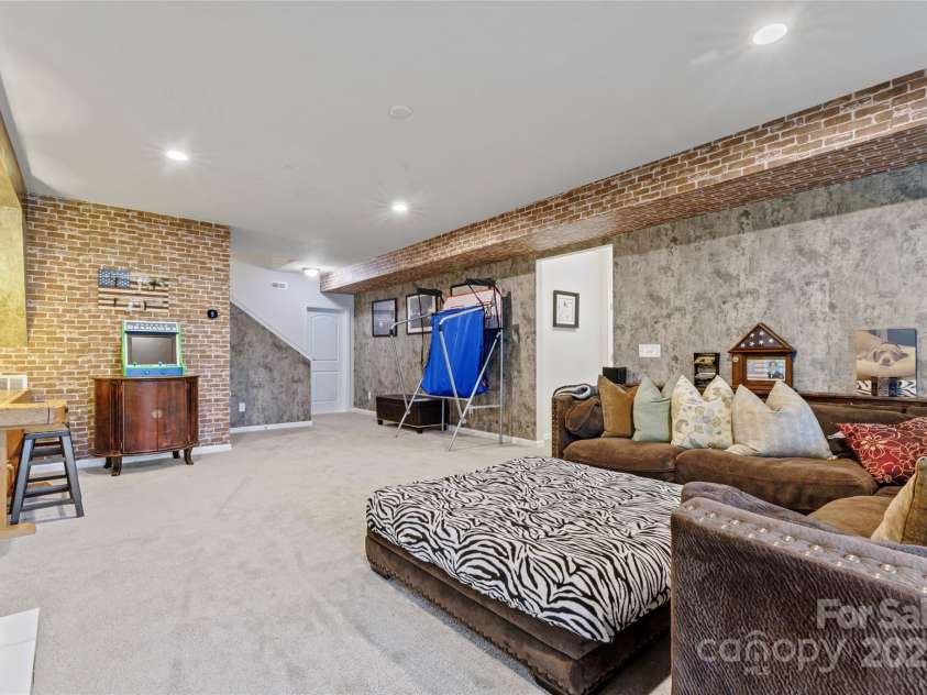 18518 Lahaina Lane, Charlotte, NC 28278.  MLS# CAR4239324, YatesRealty ID 5340. 