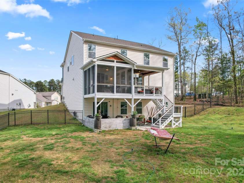 18518 Lahaina Lane, Charlotte, NC 28278.  MLS# CAR4239324, YatesRealty ID 5340. 