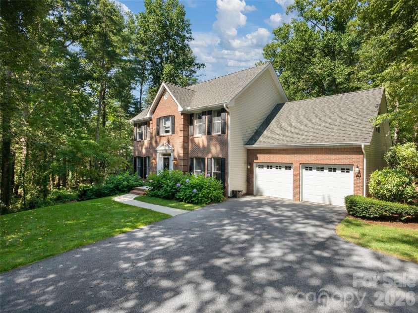 306 Red Fox Circle, Asheville, NC 28803.  MLS# CAR4425979, YatesRealty ID 53403. 