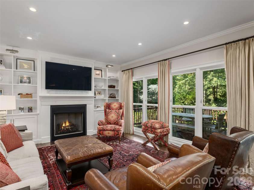 306 Red Fox Circle, Asheville, NC 28803.  MLS# CAR4425979, YatesRealty ID 53403. 