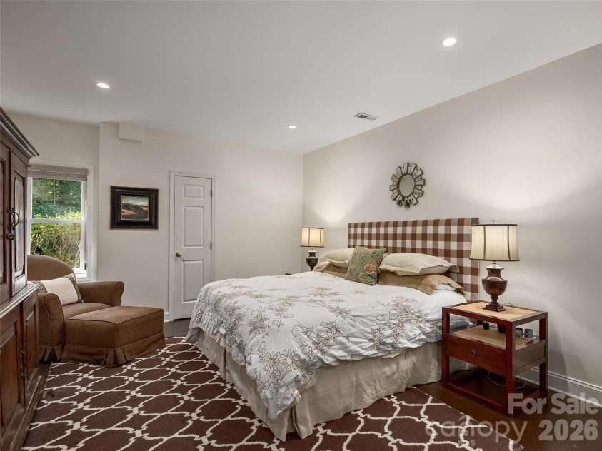 306 Red Fox Circle, Asheville, NC 28803.  MLS# CAR4425979, YatesRealty ID 53403. 