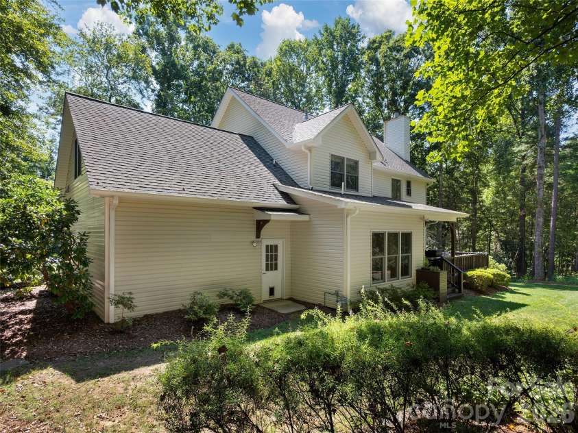 306 Red Fox Circle, Asheville, NC 28803.  MLS# CAR4425979, YatesRealty ID 53403. 