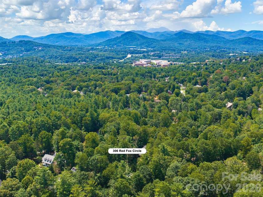 306 Red Fox Circle, Asheville, NC 28803.  MLS# CAR4425979, YatesRealty ID 53403. 