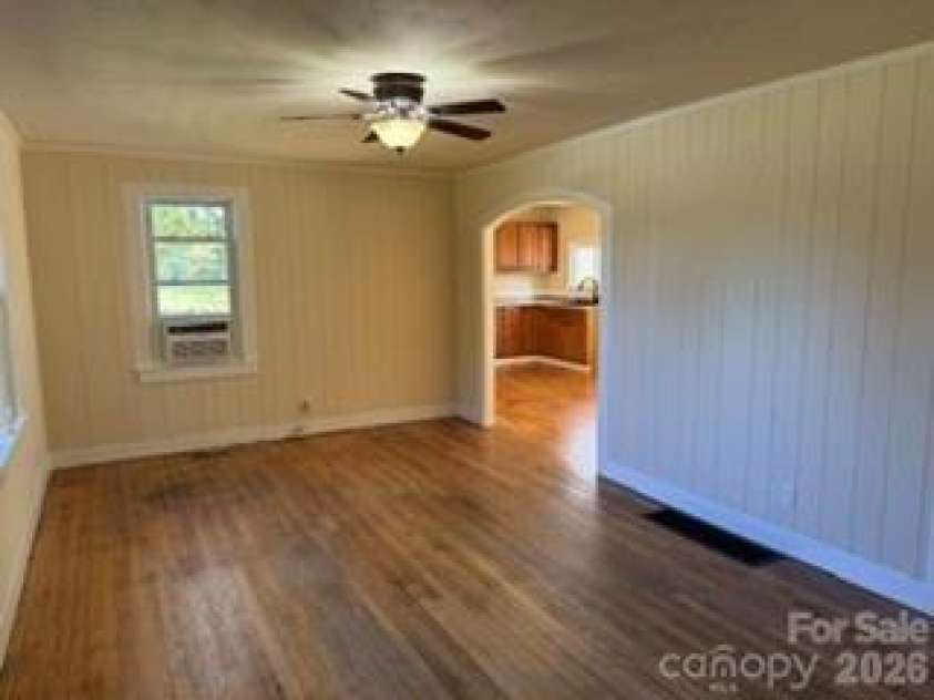1110 Ridge Road, Hendersonville, NC 28792.  MLS# CAR4426893, YatesRealty ID 53404. 