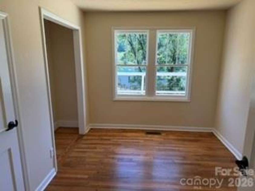 1110 Ridge Road, Hendersonville, NC 28792.  MLS# CAR4426893, YatesRealty ID 53404. 