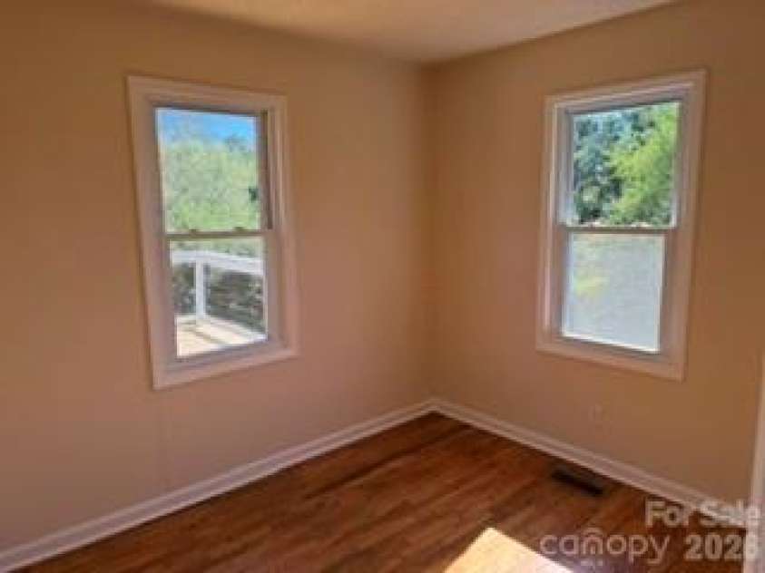 1110 Ridge Road, Hendersonville, NC 28792.  MLS# CAR4426893, YatesRealty ID 53404. 