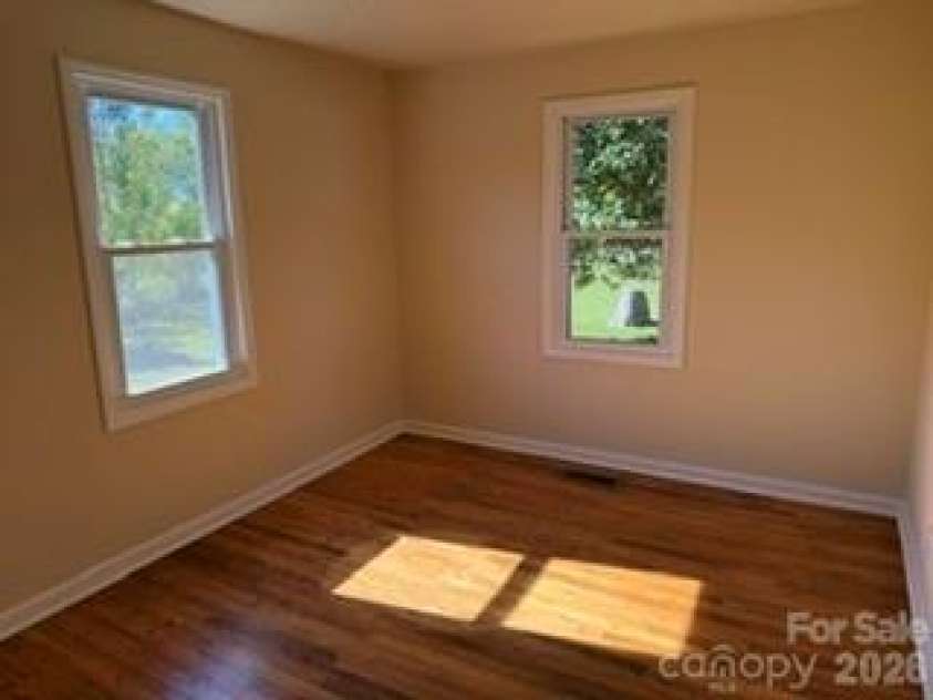 1110 Ridge Road, Hendersonville, NC 28792.  MLS# CAR4426893, YatesRealty ID 53404. 