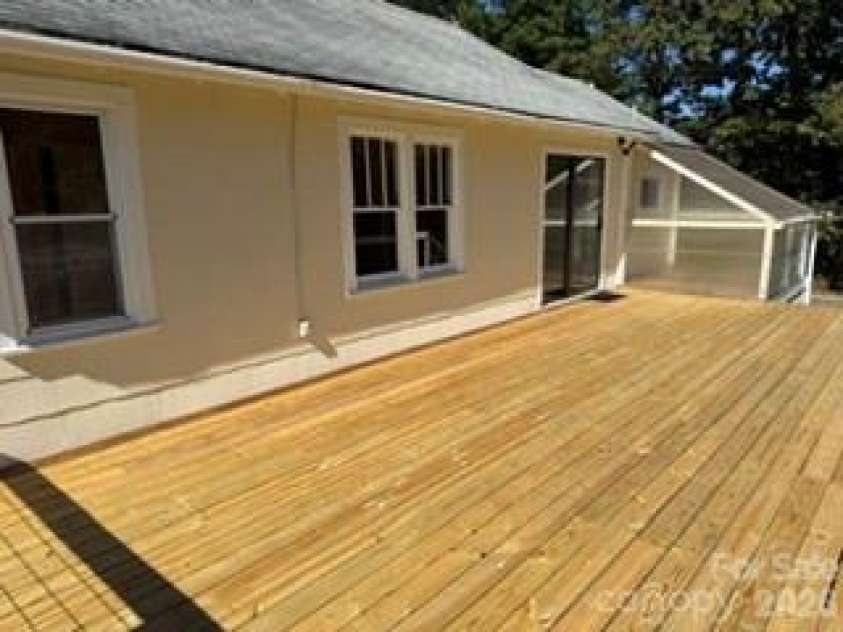 1110 Ridge Road, Hendersonville, NC 28792.  MLS# CAR4426893, YatesRealty ID 53404. 