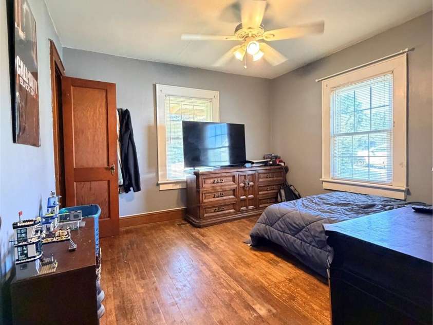 321 21st Street, Hickory, NC 28602.  MLS# CAR4426738, YatesRealty ID 53409. 