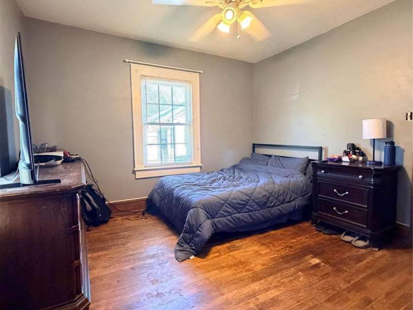 321 21st Street, Hickory, NC 28602.  MLS# CAR4426738, YatesRealty ID 53409. 