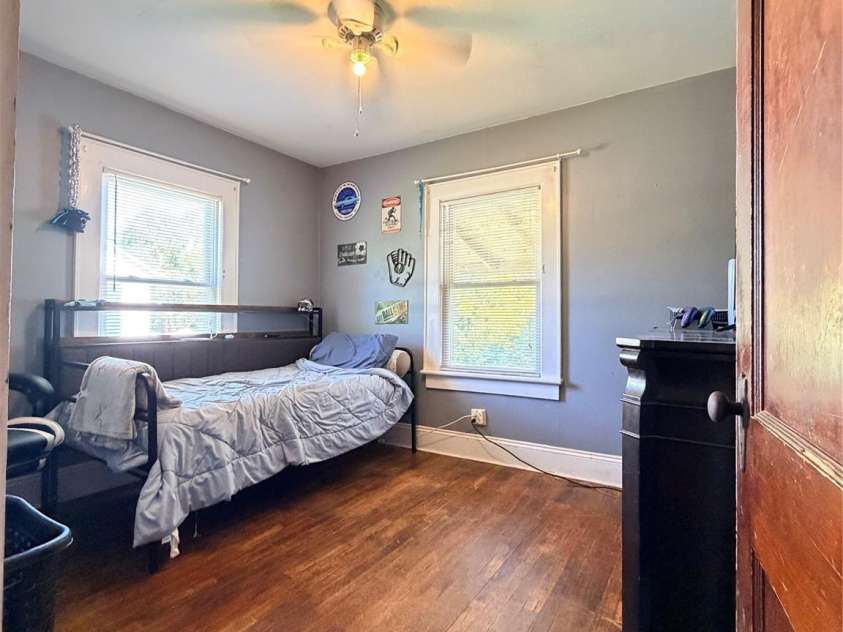 321 21st Street, Hickory, NC 28602.  MLS# CAR4426738, YatesRealty ID 53409. 