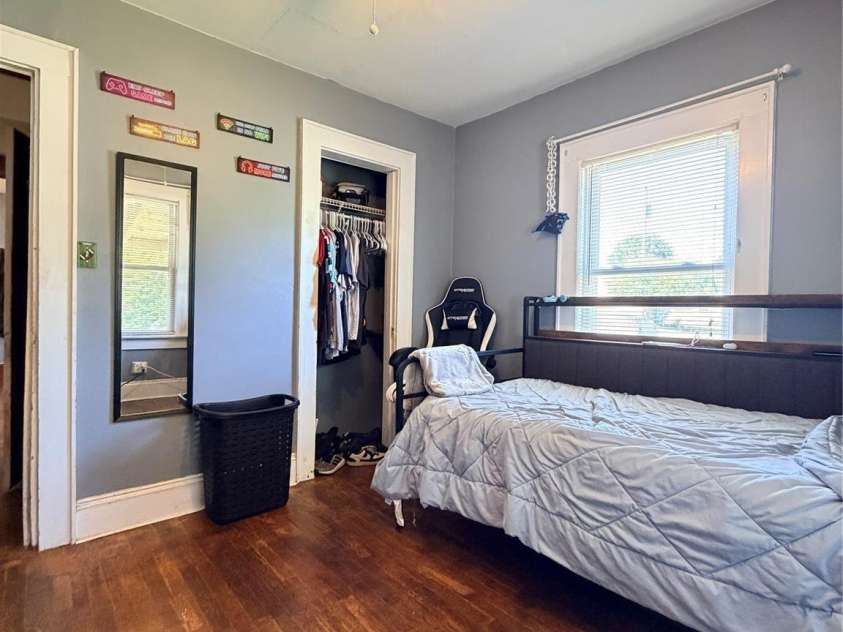 321 21st Street, Hickory, NC 28602.  MLS# CAR4426738, YatesRealty ID 53409. 