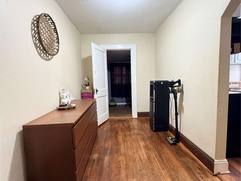 321 21st Street, Hickory, NC 28602.  MLS# CAR4426738, YatesRealty ID 53409. 