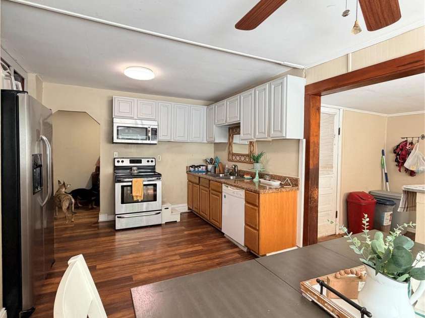 321 21st Street, Hickory, NC 28602.  MLS# CAR4426738, YatesRealty ID 53409. 