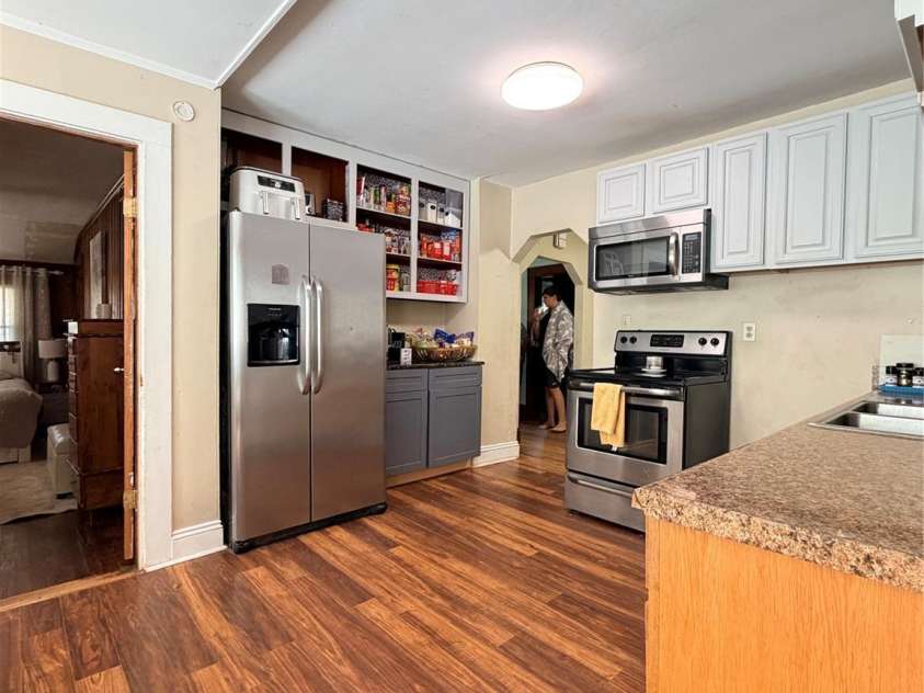 321 21st Street, Hickory, NC 28602.  MLS# CAR4426738, YatesRealty ID 53409. 