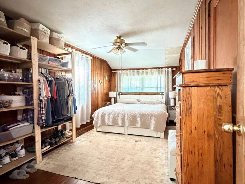 321 21st Street, Hickory, NC 28602.  MLS# CAR4426738, YatesRealty ID 53409. 