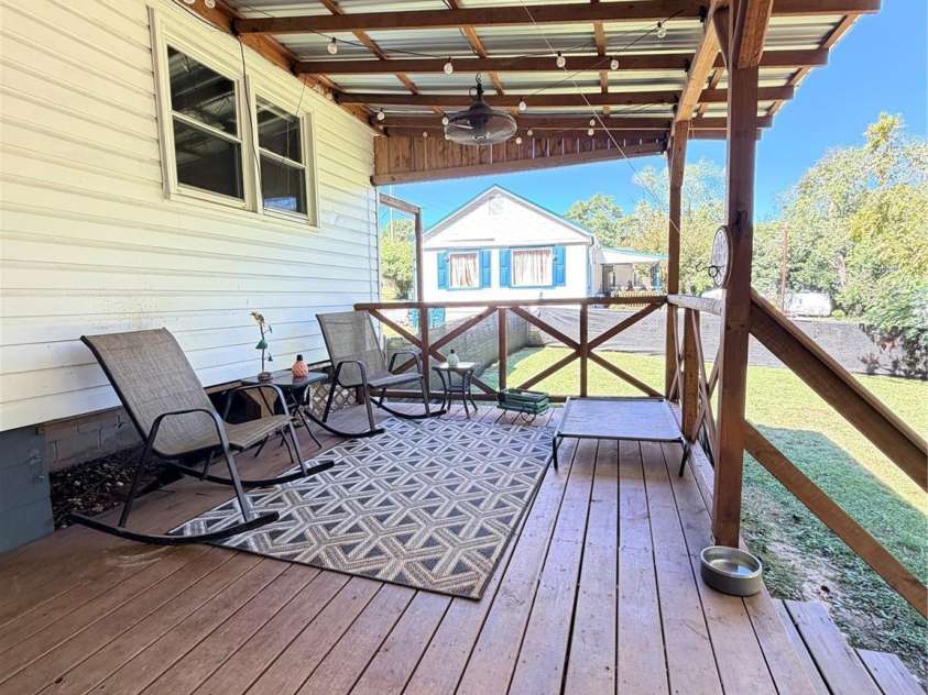 321 21st Street, Hickory, NC 28602.  MLS# CAR4426738, YatesRealty ID 53409. 