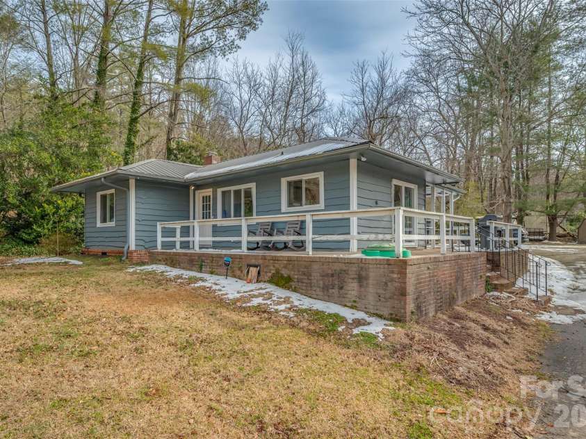 1685 Lynn Road, Columbus, NC 28722.  MLS# CAR4341868, YatesRealty ID 5341. 