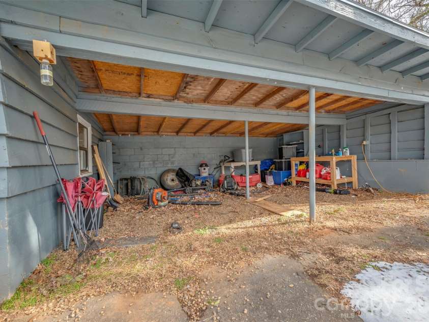 1685 Lynn Road, Columbus, NC 28722.  MLS# CAR4341868, YatesRealty ID 5341. 