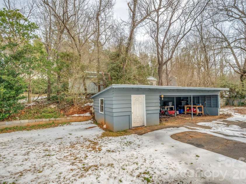1685 Lynn Road, Columbus, NC 28722.  MLS# CAR4341868, YatesRealty ID 5341. 