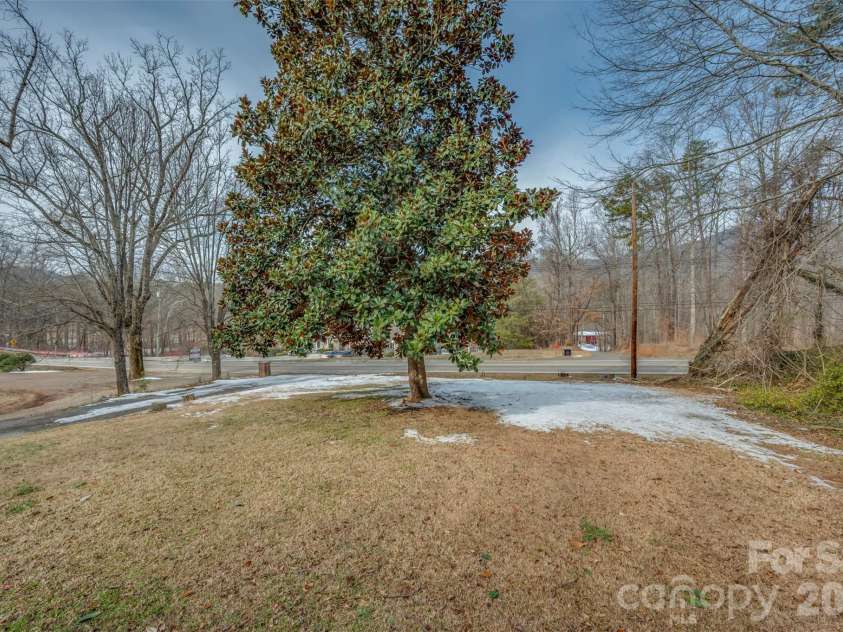 1685 Lynn Road, Columbus, NC 28722.  MLS# CAR4341868, YatesRealty ID 5341. 