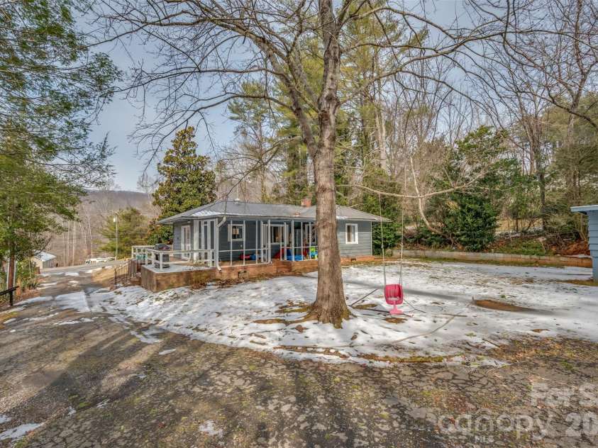 1685 Lynn Road, Columbus, NC 28722.  MLS# CAR4341868, YatesRealty ID 5341. 