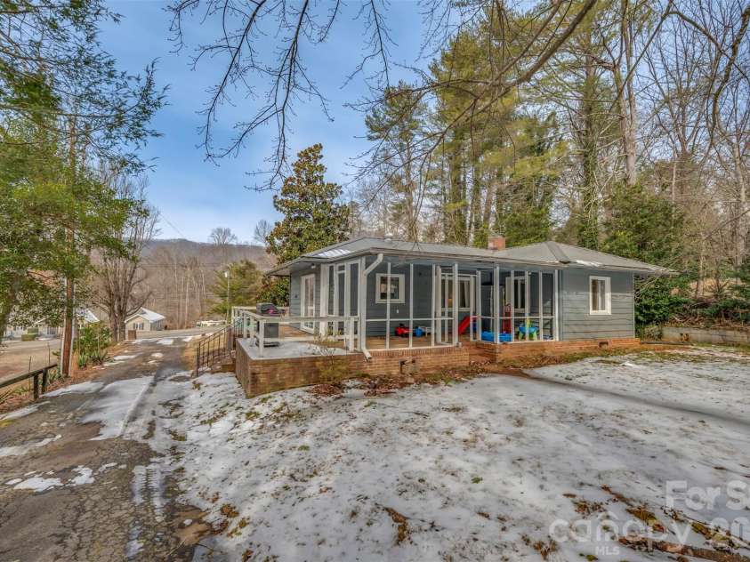 1685 Lynn Road, Columbus, NC 28722.  MLS# CAR4341868, YatesRealty ID 5341. 