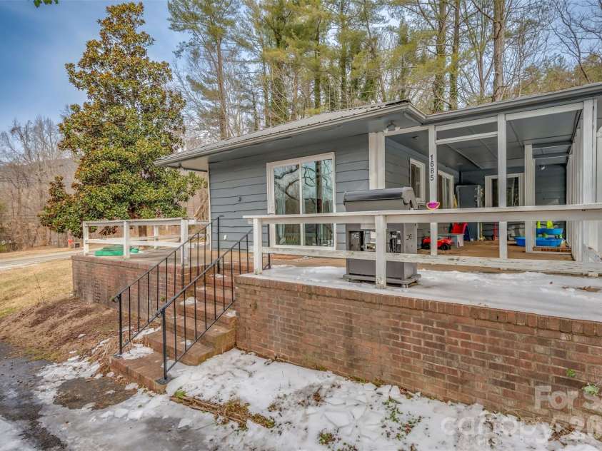 1685 Lynn Road, Columbus, NC 28722.  MLS# CAR4341868, YatesRealty ID 5341. 