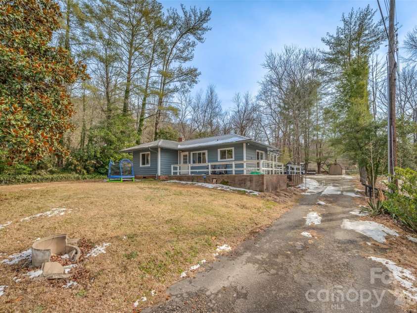 1685 Lynn Road, Columbus, NC 28722.  MLS# CAR4341868, YatesRealty ID 5341. Large, level front yard