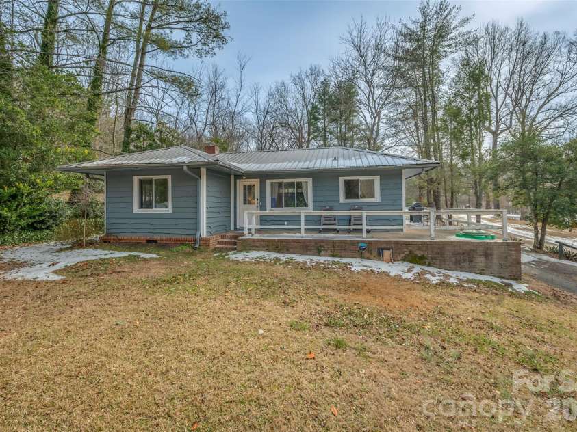1685 Lynn Road, Columbus, NC 28722.  MLS# CAR4341868, YatesRealty ID 5341. Welcome home!
